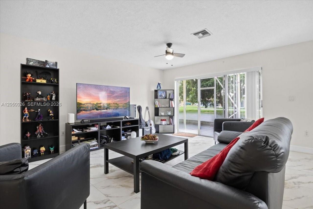 9847 Fairway Cove Ln , Plantation, FL 33324 Photo