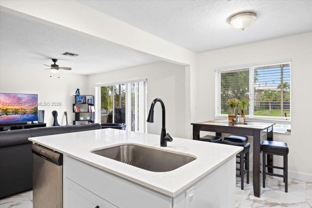 9847 Fairway Cove Ln , Plantation, FL 33324 Photo