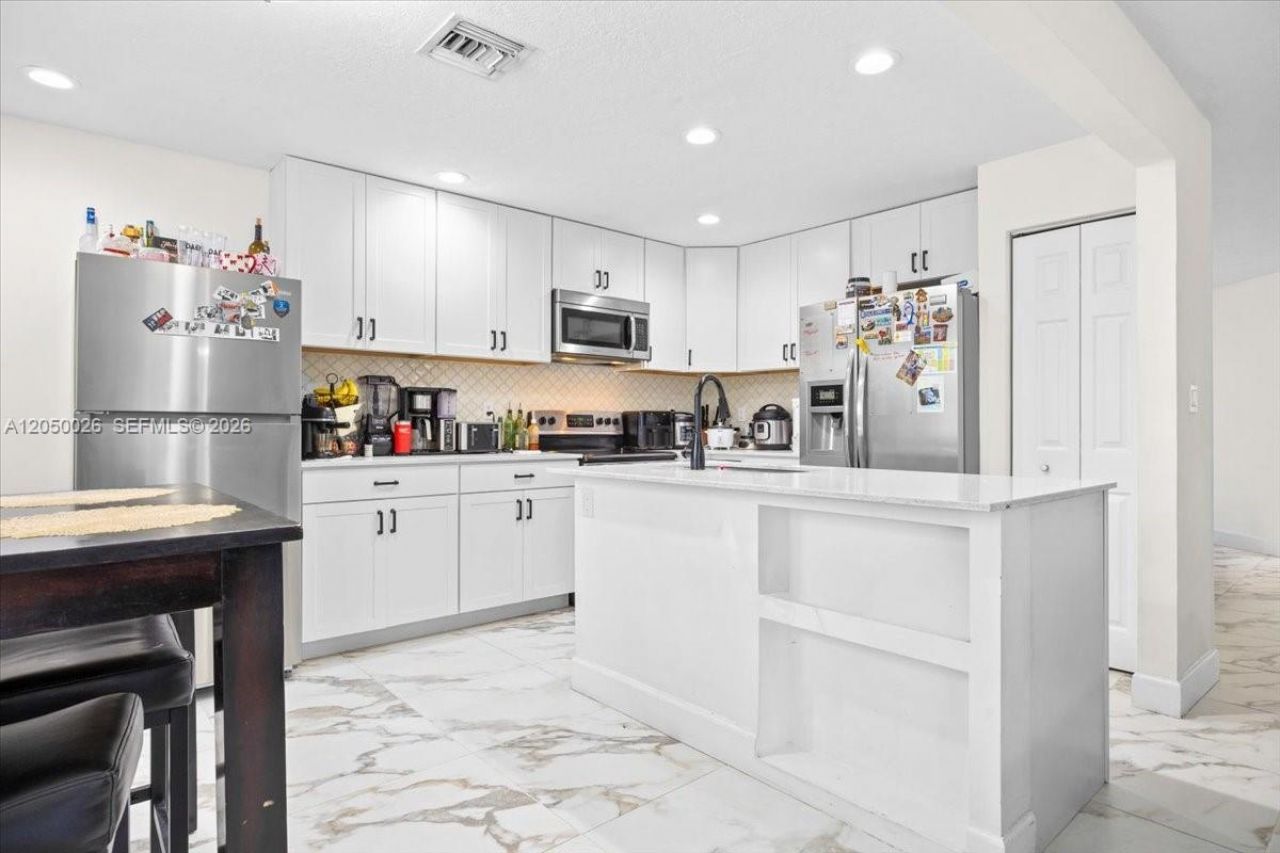 9847 Fairway Cove Ln , Plantation, FL 33324 Photo