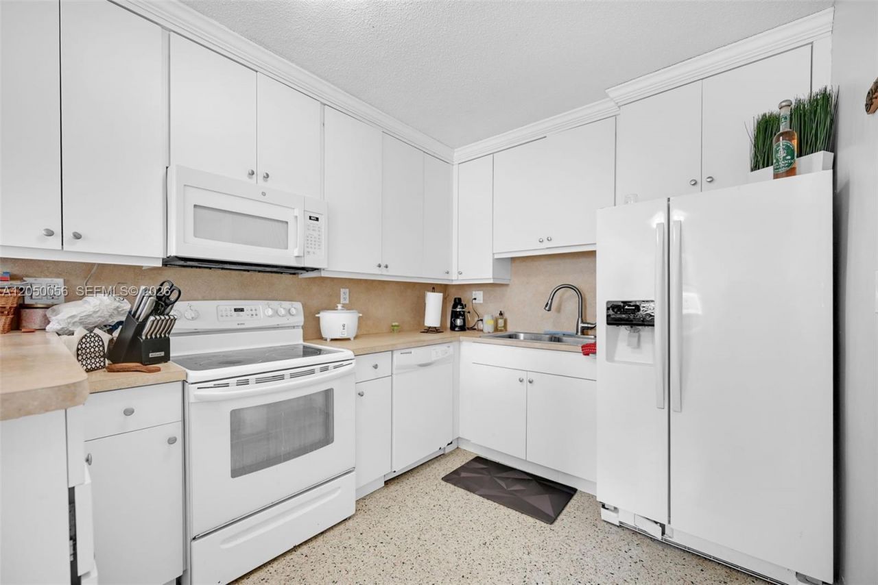 9720 SW 37th Ter, Unit N/A, Miami, FL 33165 Photo
