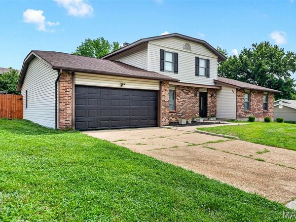 20 Sandalwood Court, St Charles, MO 63304