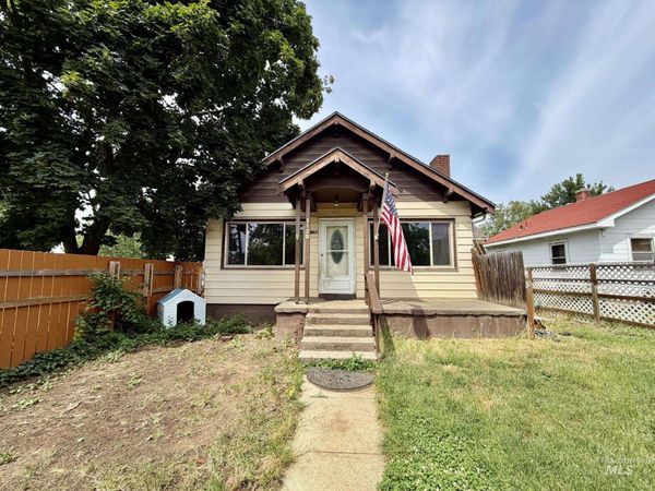 1122 11th St., Lewiston, ID 83501