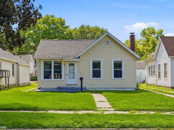 1227 N 6Th Street, Burlington, IA 52601