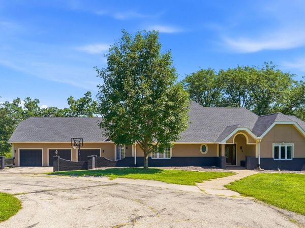 11091 Oak Ridge Road, Burlington, IA 52601