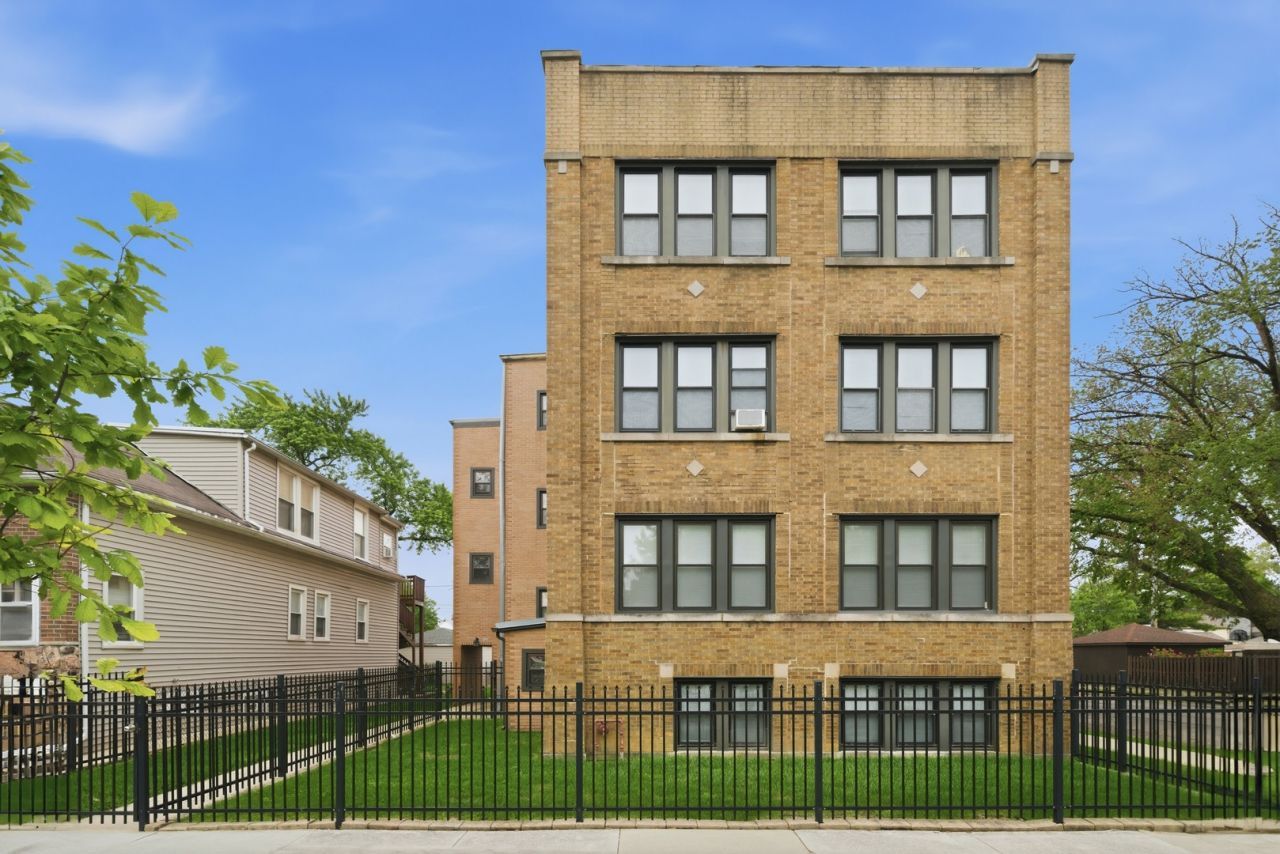 3851 N Laramie Avenue, Chicago, IL 60641 Main Photo