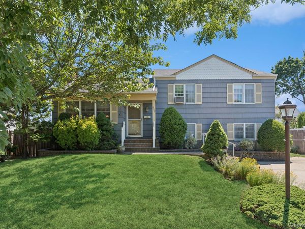 602 Syracuse Avenue , Massapequa, NY 11758