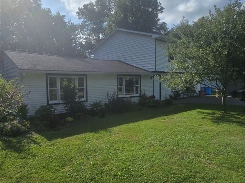 12775 Vincent Drive, Mantua, OH 44255 Photo 2