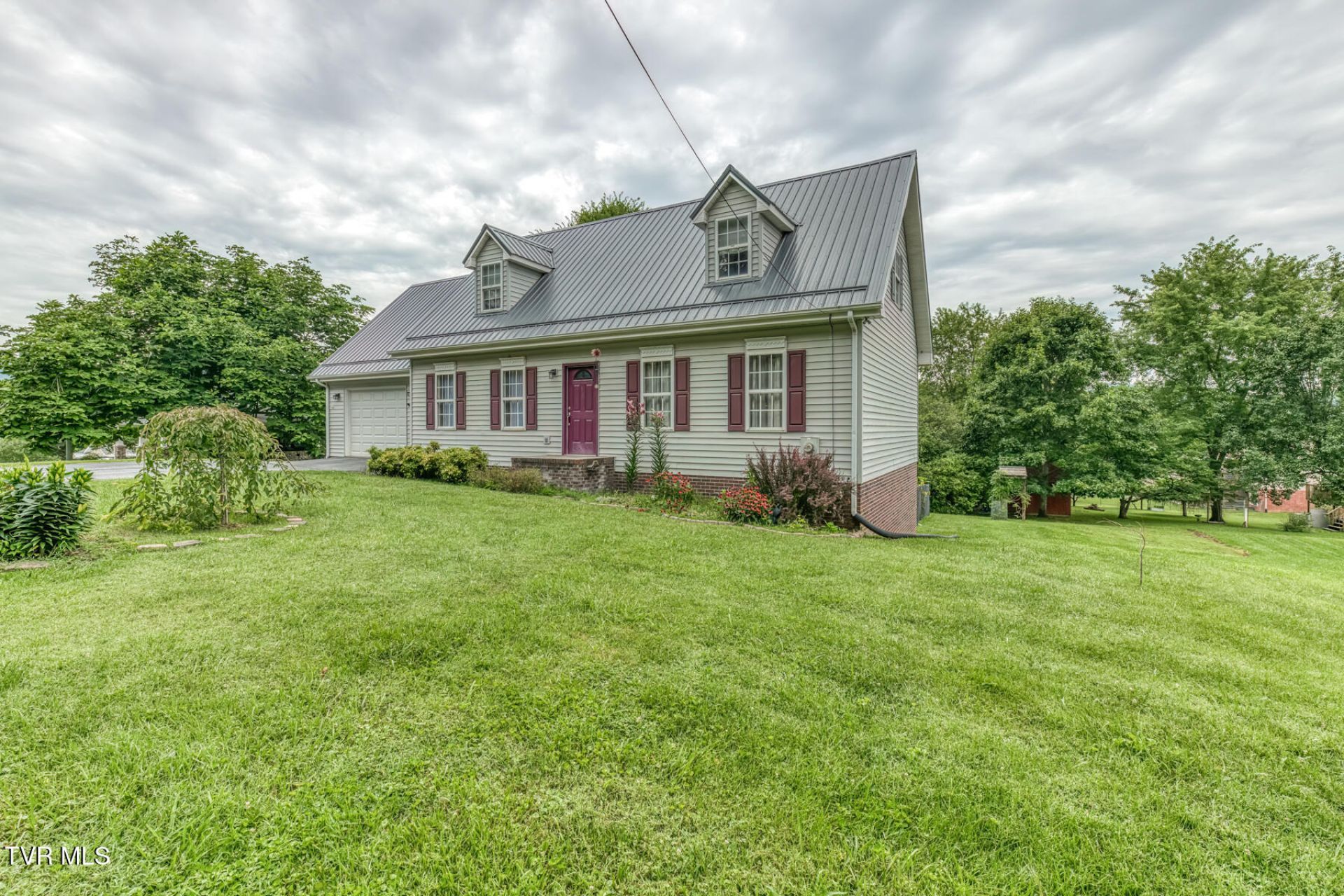 807 North Mohawk Drive Erwin, TN 37650