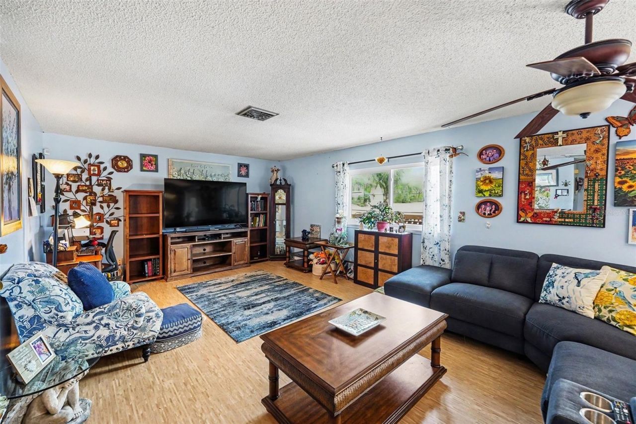 1842 Michigan Avenue Ne, Saint Petersburg, FL 33703 Photo
