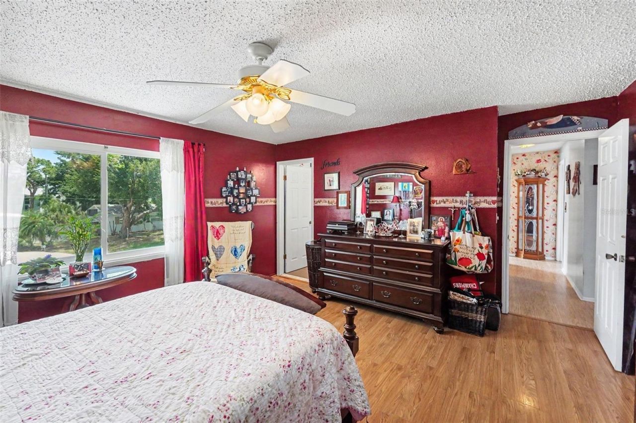 1842 Michigan Avenue Ne, Saint Petersburg, FL 33703 Photo