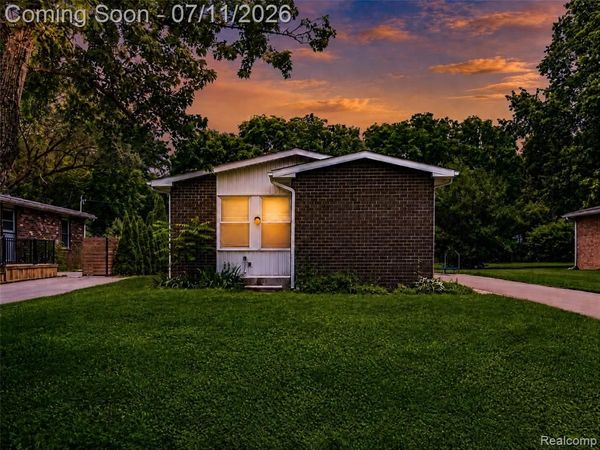3120 La Salle Drive , Ann Arbor, MI 48108