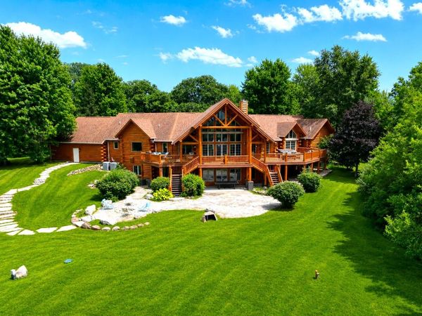 851 S 95th Street, West Des Moines, IA 50266