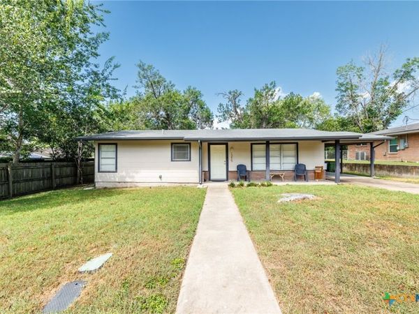 1215 N Hamilton Street , Gonzales, TX 78629