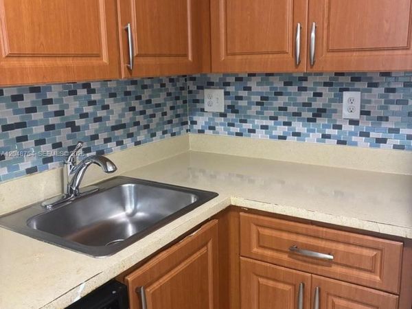 7110 NW 179th St , Unit 211, Hialeah, FL 33015