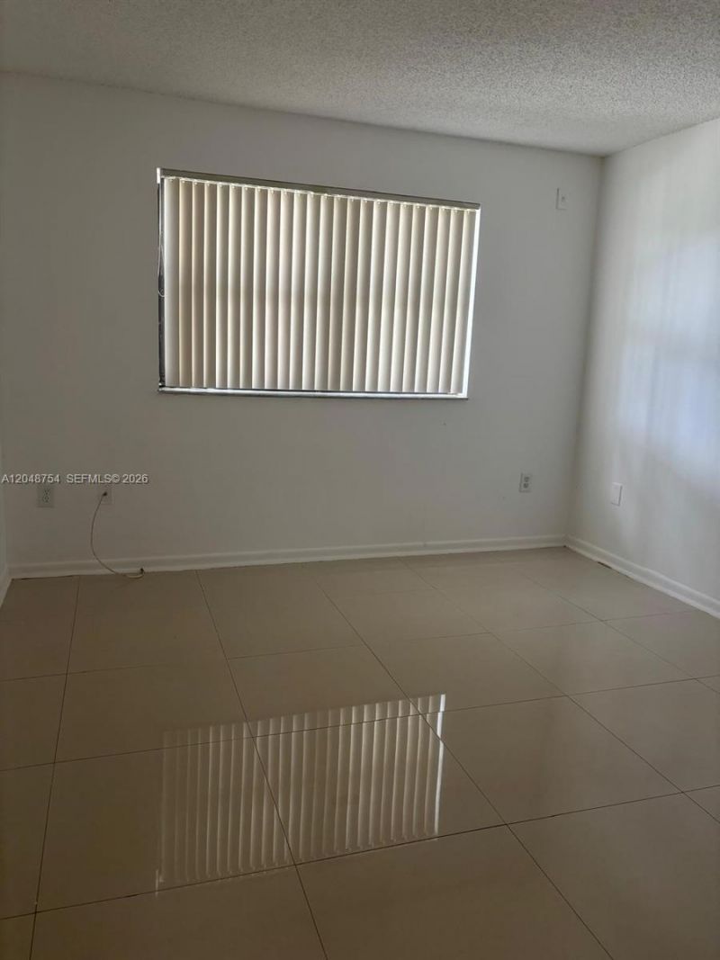 7110 NW 179th St , Unit 211, Hialeah, FL 33015 Photo