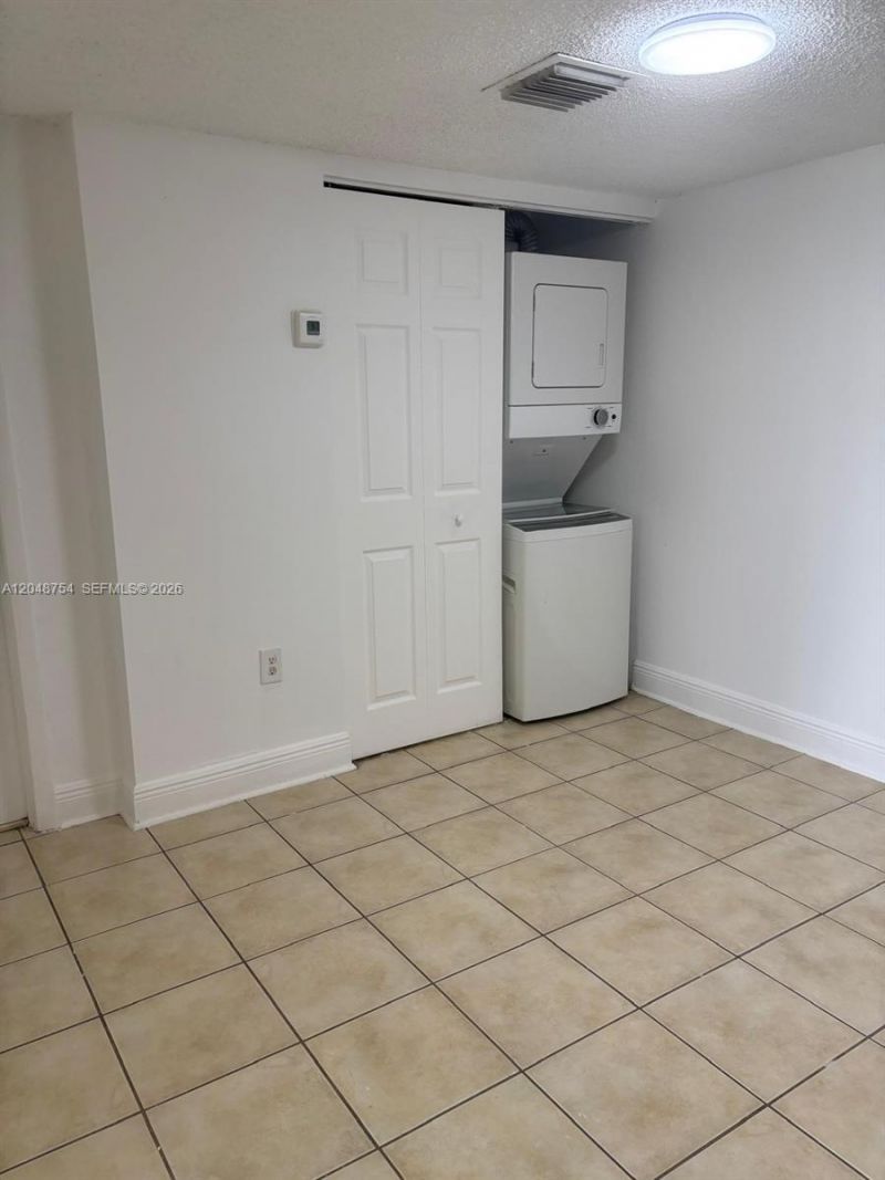 7110 NW 179th St , Unit 211, Hialeah, FL 33015 Photo
