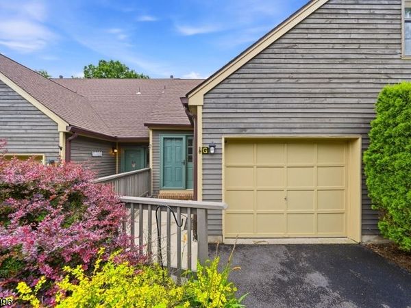 9 New Bedford Rd, West Milford, NJ 07480