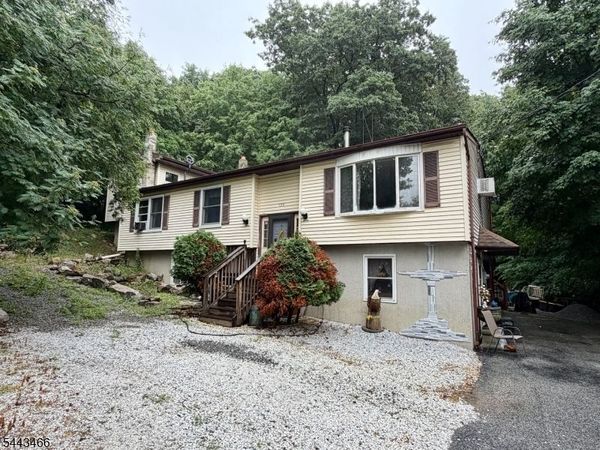120 Barry Dr N, Vernon, NJ 07422