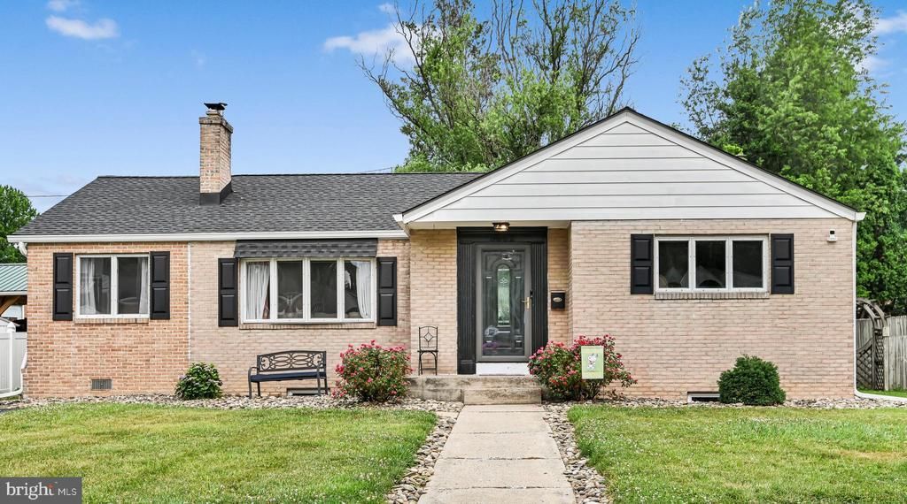 3832 BONNYMEAD CIRCLE , HARRISBURG, PA 17111