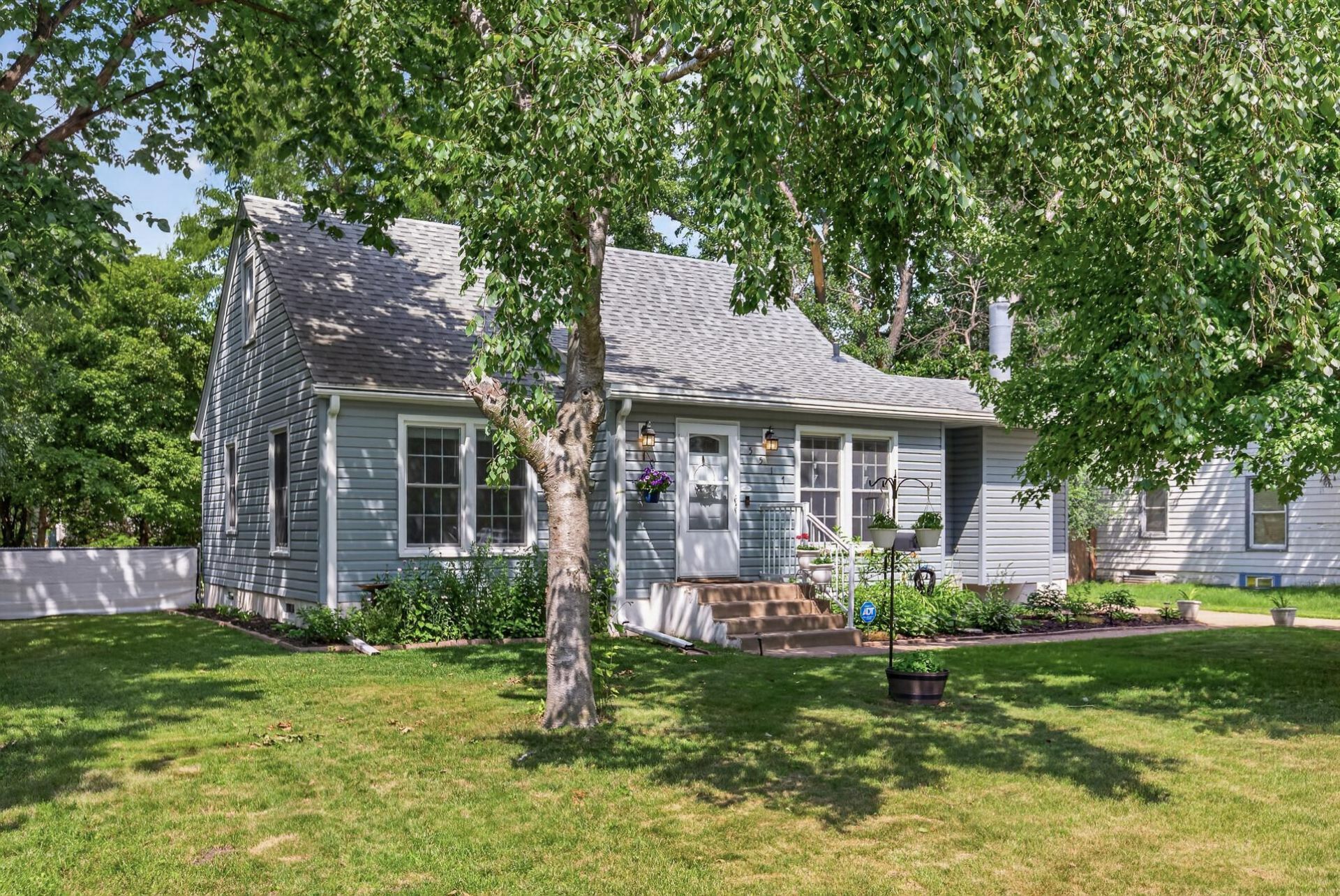 5517 James Avenue N, Brooklyn Center, MN 55430