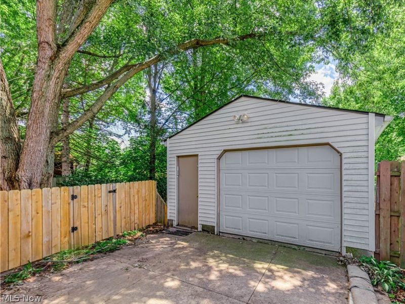 190 E Brookside Avenue, Akron, OH 44301 Photo 4