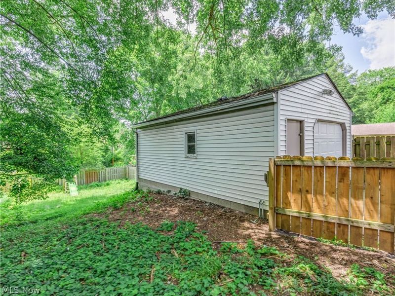 190 E Brookside Avenue, Akron, OH 44301 Photo 5