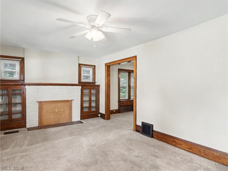 190 E Brookside Avenue, Akron, OH 44301 Photo 8