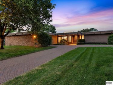 10915 N 62nd Street, Omaha, NE 68152