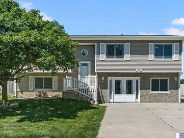 10541 N 136th Street, Waverly, NE 68462