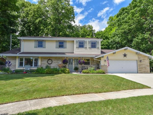 1116 Mulberry CIRCLE, West Bend, WI 53090