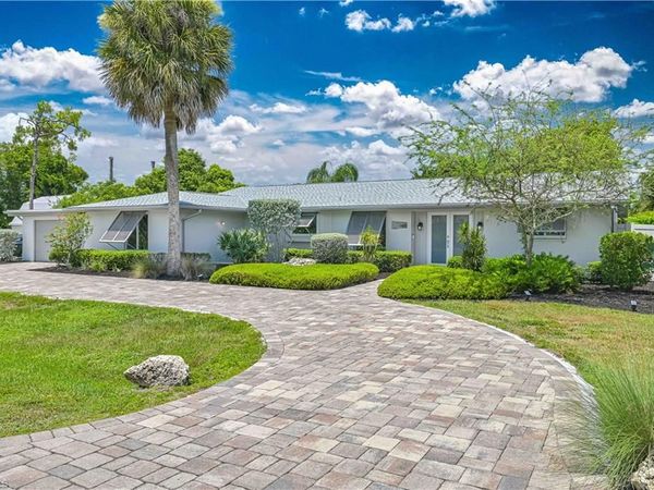 8719 Crest LN , FORT MYERS, FL 33907