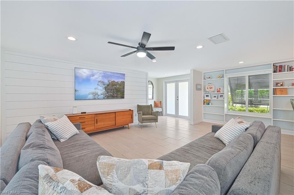 8719 Crest Ln , Fort Myers, FL 33907 Photo