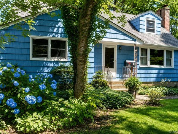 38 Maple Avenue , Locust Valley, NY 11560