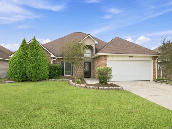 23861 South Point Drive, Denham Springs, LA 70726