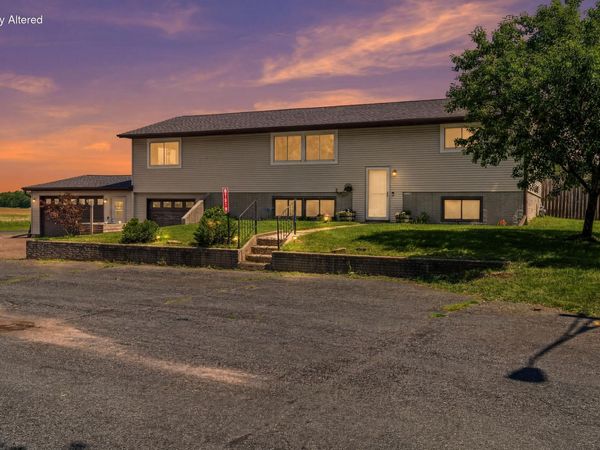 W7070 2nd St, Onalaska, WI 54650