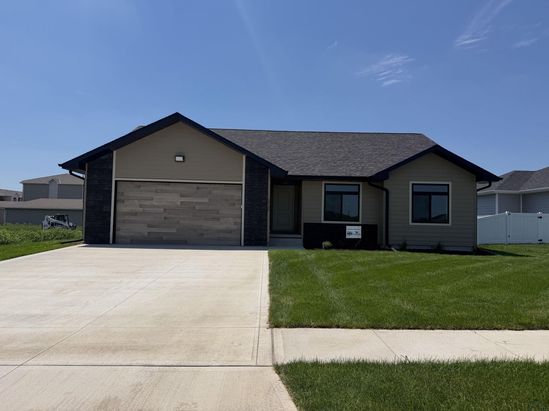 1725 Sampson Ln, South Sioux City, NE 68776 Main Photo