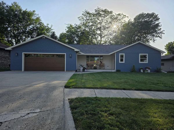 700 23rd Ave, Sheldon, IA 51201