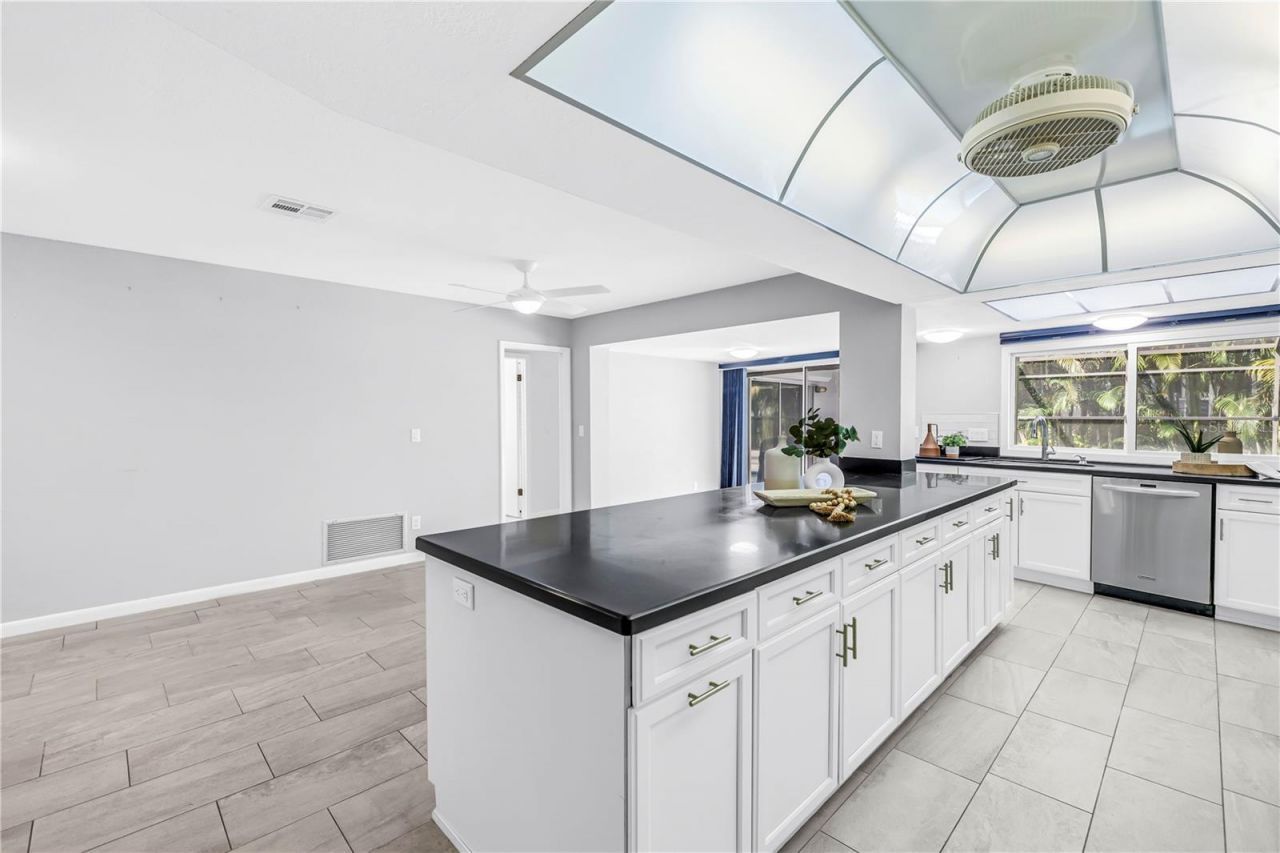 6035 Leeland Street S, Saint Petersburg, FL 33715 Photo