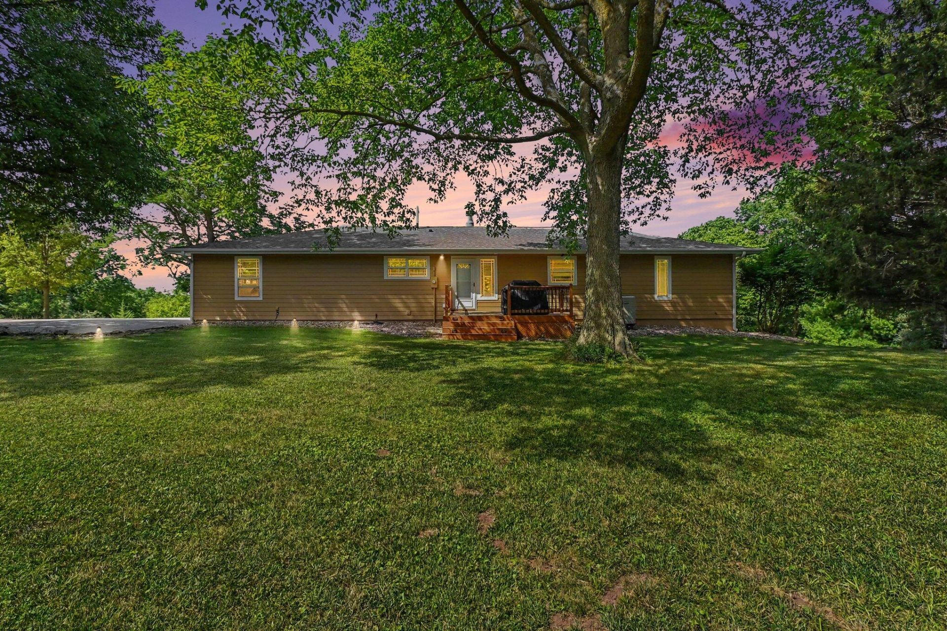 21696 185th Street, Council Bluffs, IA 51503 Main Photo