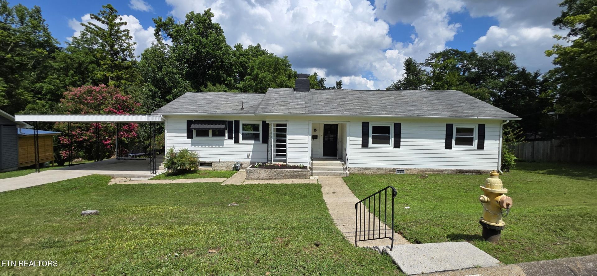 102 Underwood Rd, Oak Ridge, TN 37830 Main Photo