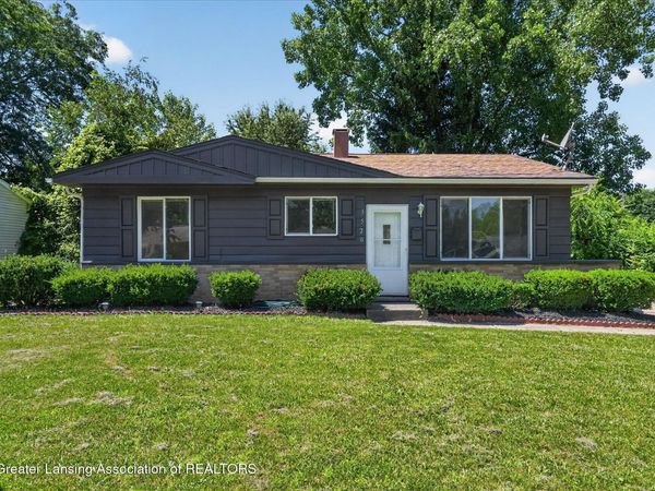 3520 Kendalwood Drive, Lansing, MI 48911