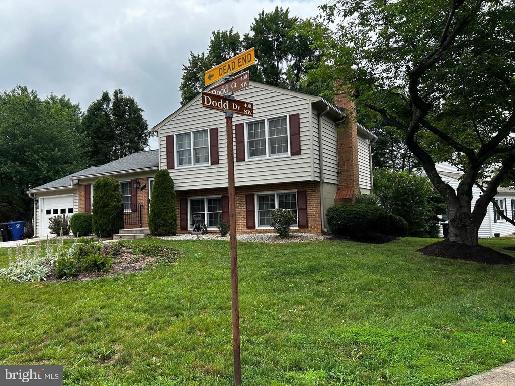 402 Dodd Court Nw, Leesburg, VA 20176 Main Photo