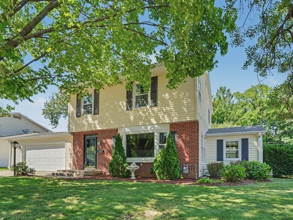 532 MEADOWVIEW Drive , Clinton, IA 52732
