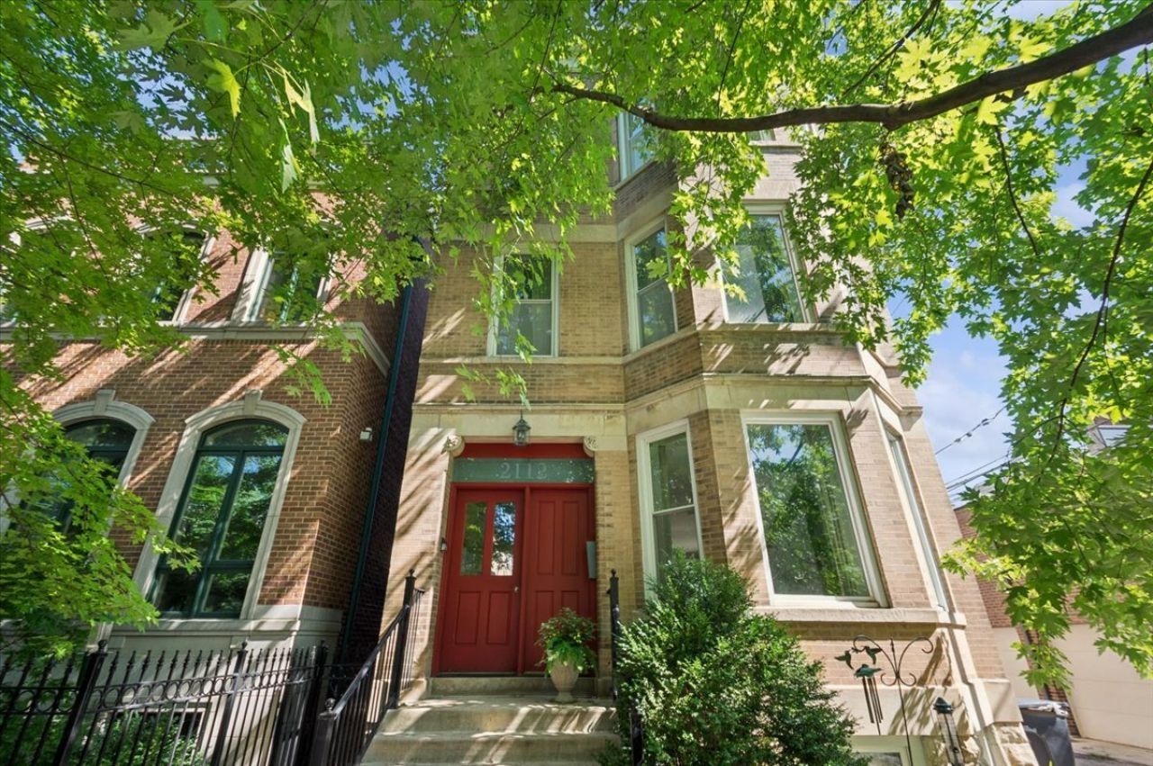 2112 W Cortland Street, Unit 2, Chicago, IL 60647 Main Photo