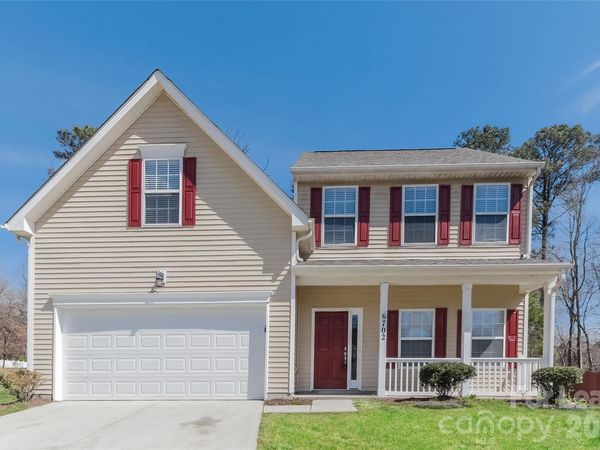 6702 Chieftain Drive , Charlotte, NC 28216