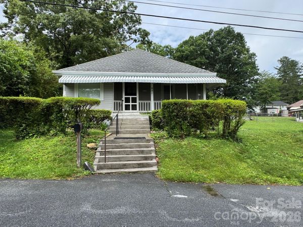 831/833 N Oak Street , Hendersonville, NC 28739
