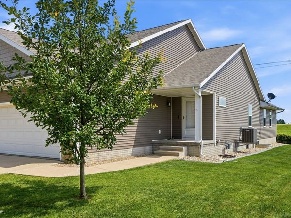 5613 Dostal Drive , Cedar Rapids, IA 52404
