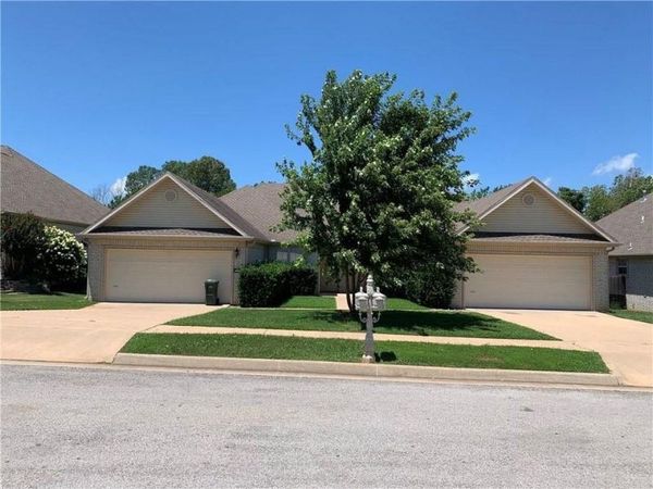 6294 W Milliken Bend, Fayetteville, AR 72704