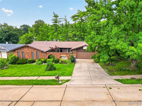 513 Glan Tai Drive, Manchester, MO 63011