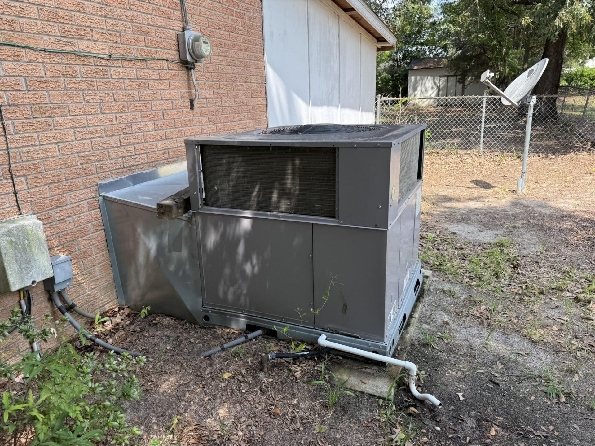 945 Latimore Street Photo 4